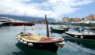 budva barka oblaci