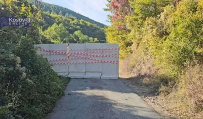 Nova akcija na Kosovu: Policija prokopala puteve i postavila betonske barijere