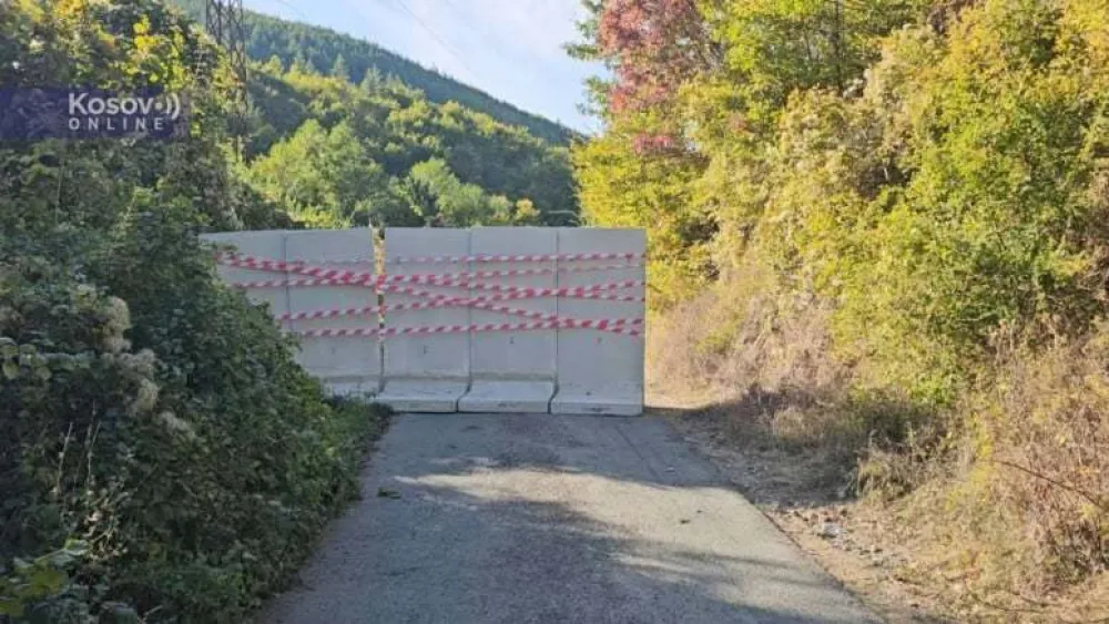 Nova akcija na Kosovu: Policija prokopala puteve i postavila betonske barijere