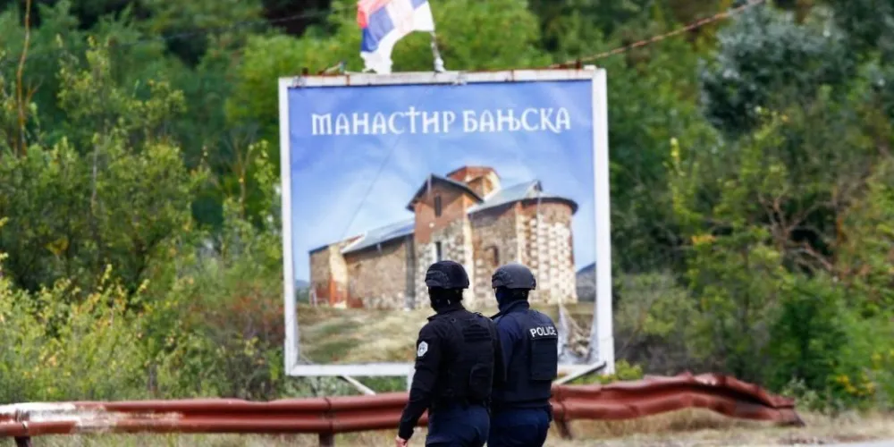 Бањска и даље под блокадом