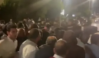(VIDEO) Jordan: Demonstranti ispred izraelske ambasade nakon eksplozije u bolnici u Gazi