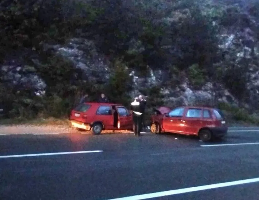 Udes na putu Podgorica-Cetinje: Povrijeđeno pet osoba