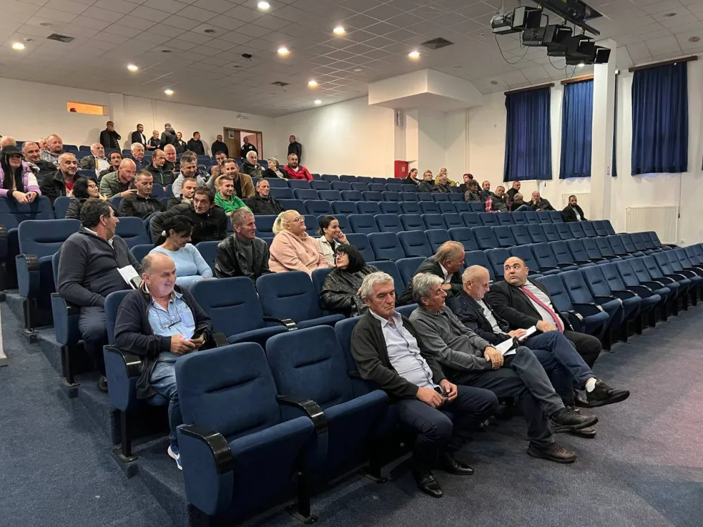 Са једне од претходних сједница СО када су грађани спријечили њено одржавање