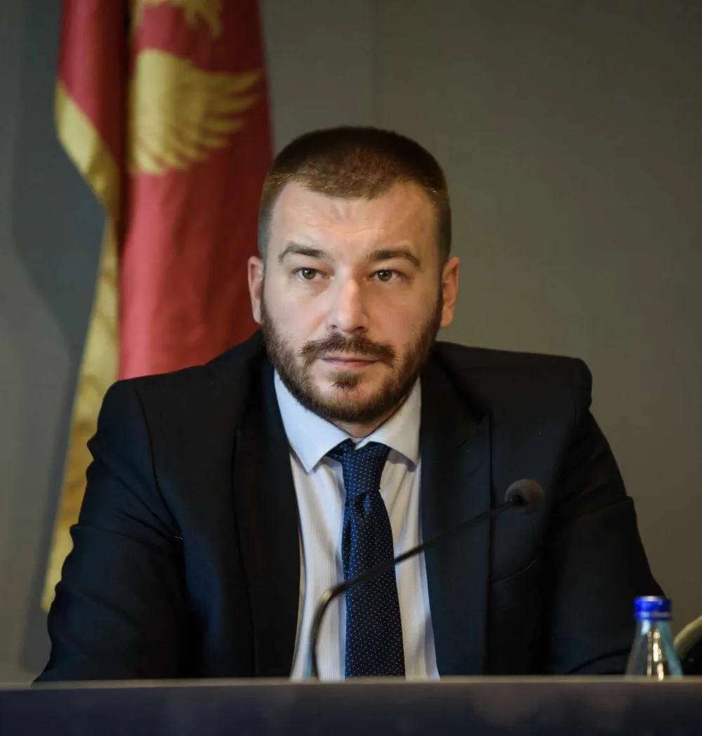 Krstović poručio: Ukinuće "izmi&scaron;ljena" radna mјesta u preduzeću Zelenilo