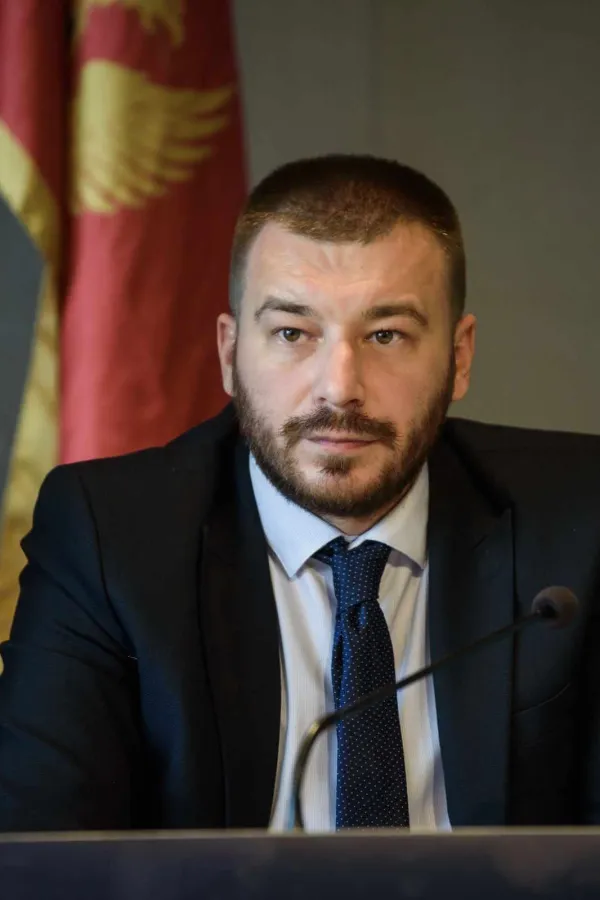 Krstović poručio: Ukinuće "izmi&scaron;ljena" radna mјesta u preduzeću Zelenilo