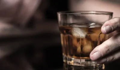 Alkohol uni&scaron;tava seksualni život mu&scaron;karaca