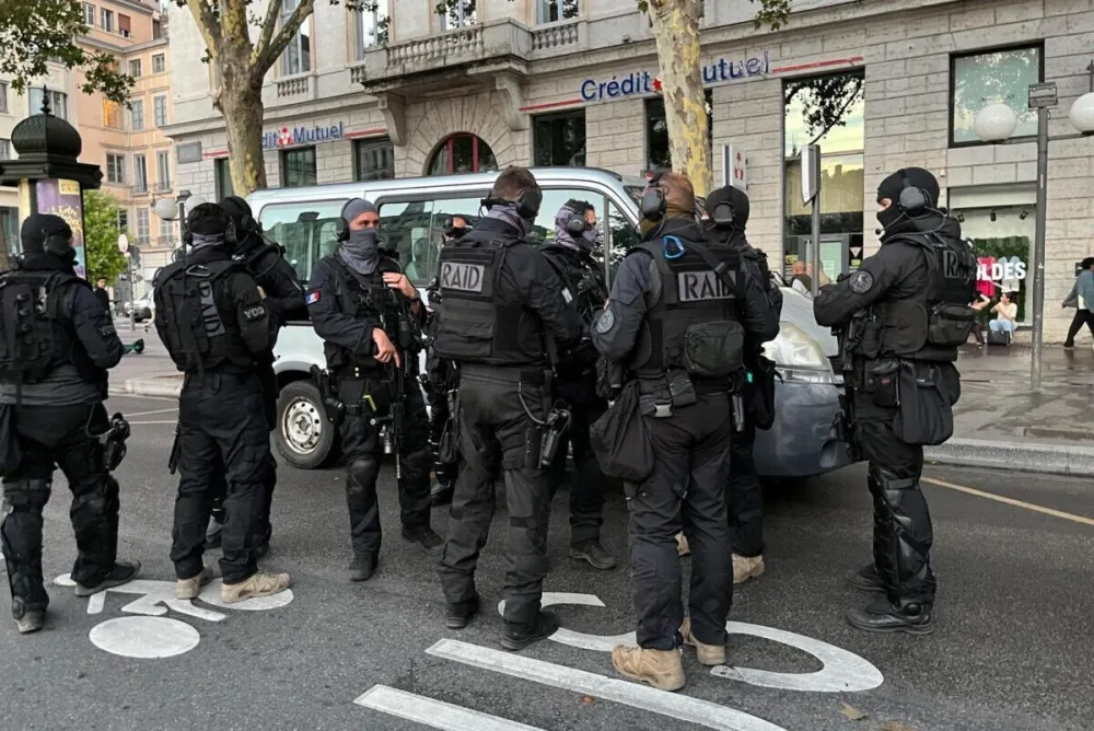 Policija na ulicama Liona, ilustracija