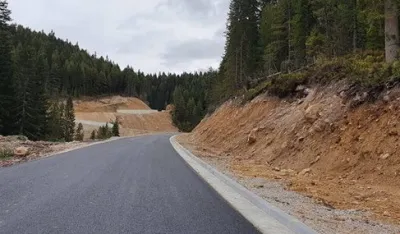 Нови асфалт на путу као ски центру