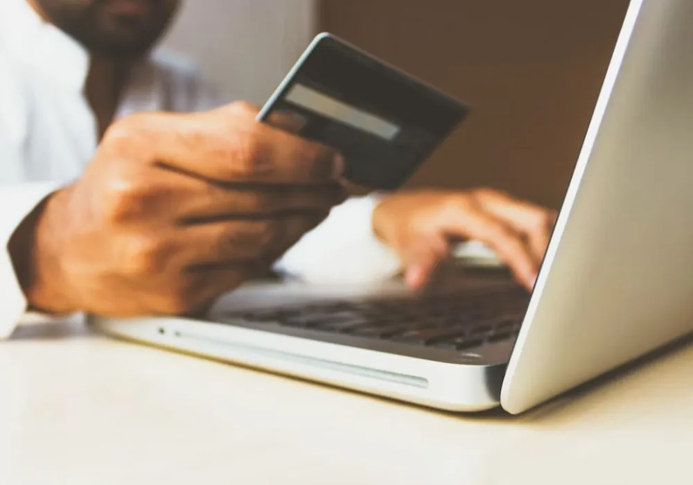 Udruženje bankara upozorava: Internet i telefonske prevarne radnje klijenata