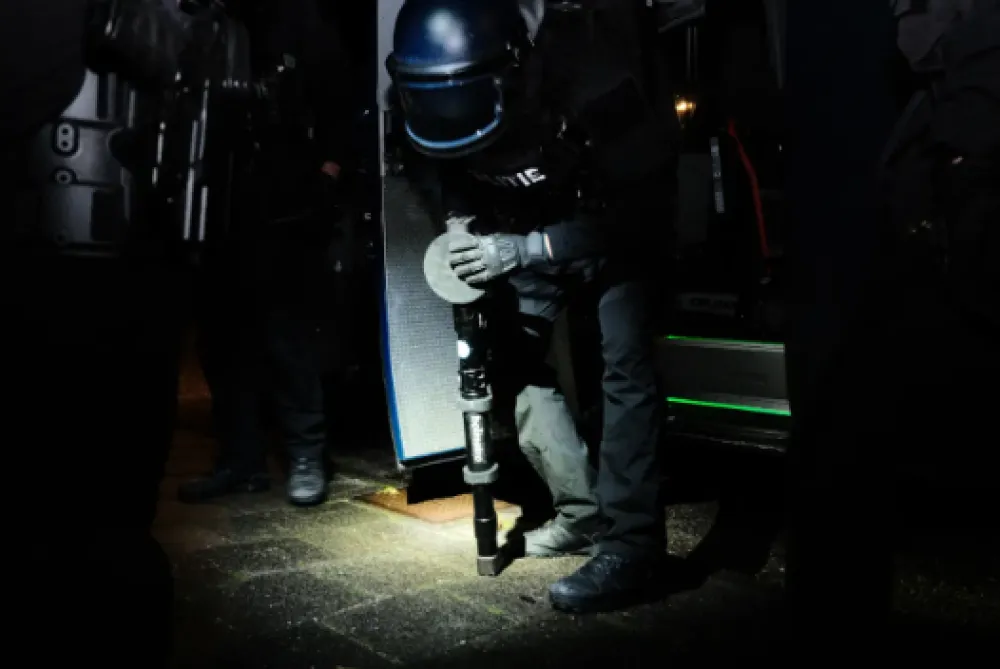 (FOTO) Eksplozivom raznijeli 23 bankomata i ukrali dva miliona eura: Uhap&scaron;eno osam osoba