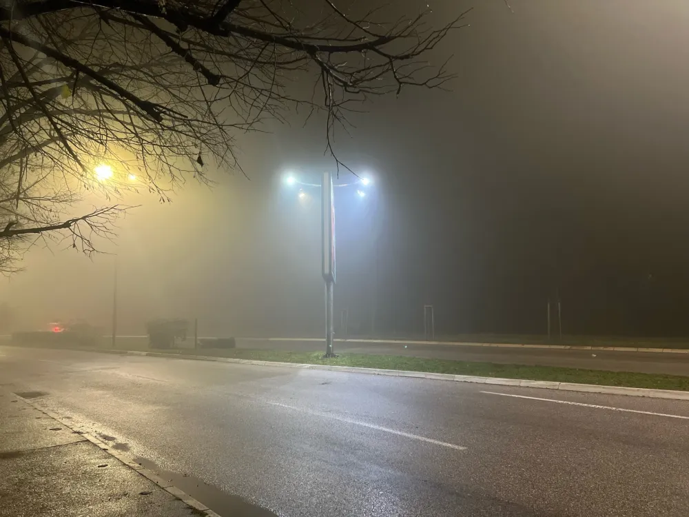 Putevi mokri, mjestimično smanjena vidljivost