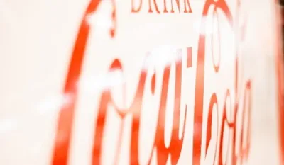 FOTO: Unsplash - ryan hurley<br>rhurley2, Koka Kola, Ilustracija