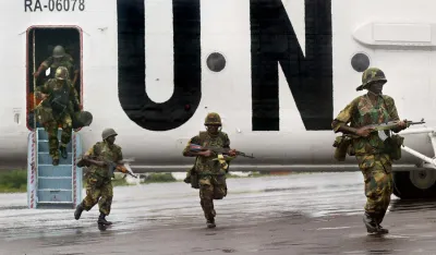 The first of the Economic Community of West African States Mission in Liberia (ECOMIL) Nigerian peacekeeping troops arrive by UN helicopter at Robertsfield airport near the Liberian capital Monrovia Monday Aug 4, 2003. (AP Photo/Ben Curtis)