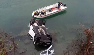 (FOTO) Donja Gorica: Automobil sletio u Moraču, spasioci tragaju za vozačem