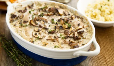 Baked chicken with mushrooms and thyme