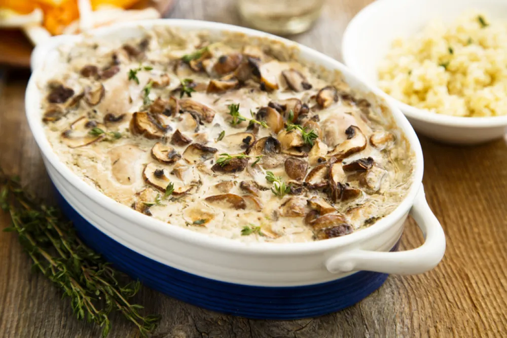 Baked chicken with mushrooms and thyme