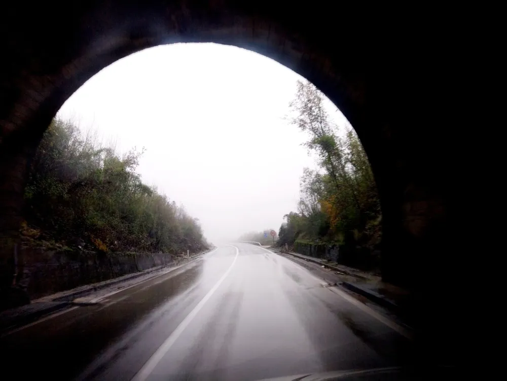 tunel, magla, put, ki&scaron;a, saobraćaj, Brajići - foto: lazar ružić