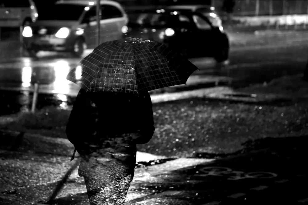 Kisa, nevrijeme, meteo, meteorologija, jesen, zima, vjetar, kisobran, kisobrani