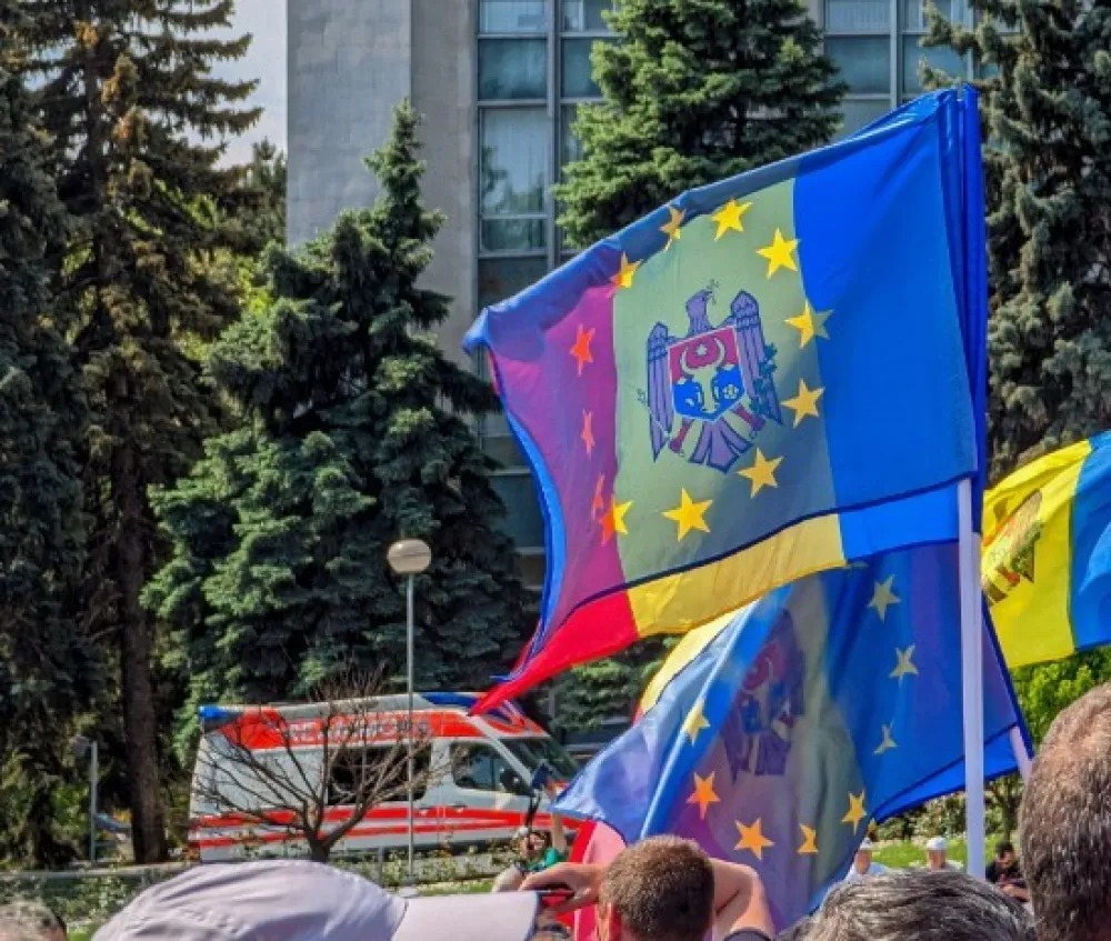 FOTO: Unsplash - Sasha Pleshco<br>Available for hire - Zastava, Moldavija, ilustracija