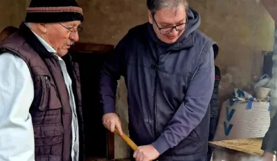 (FOTO) Vučić pomogao u pravljenju ovogodi&scaron;njih čvaraka