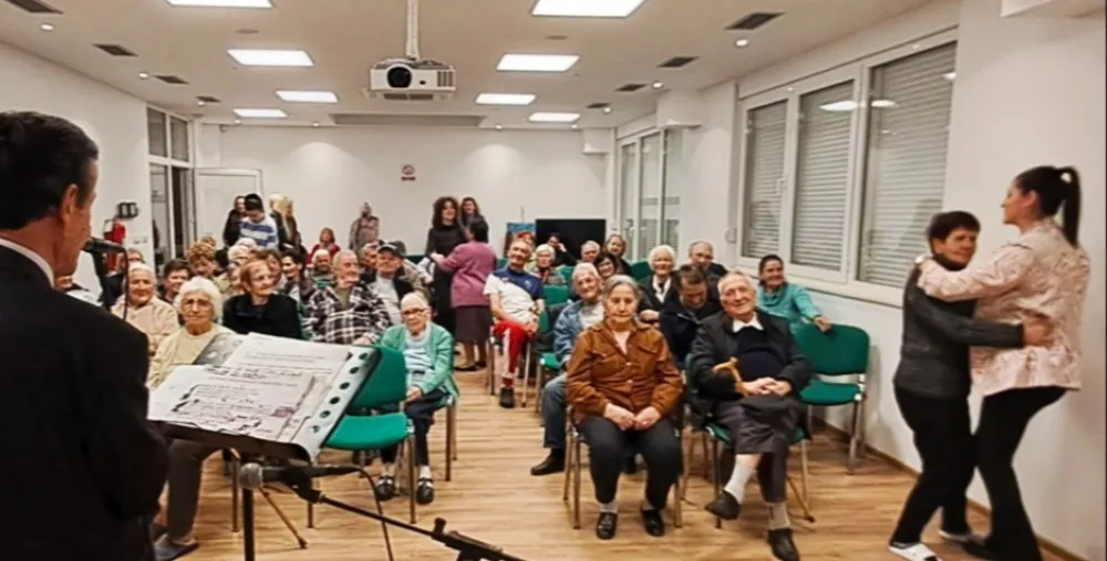 Humanitarno veče Dragana Koprivice u Domu starih Podgorica