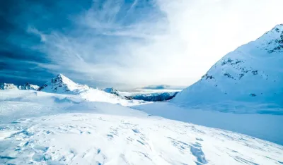 Sniježna oluja pogodila Rumuniju: Nekoliko stotina naselja bez struje