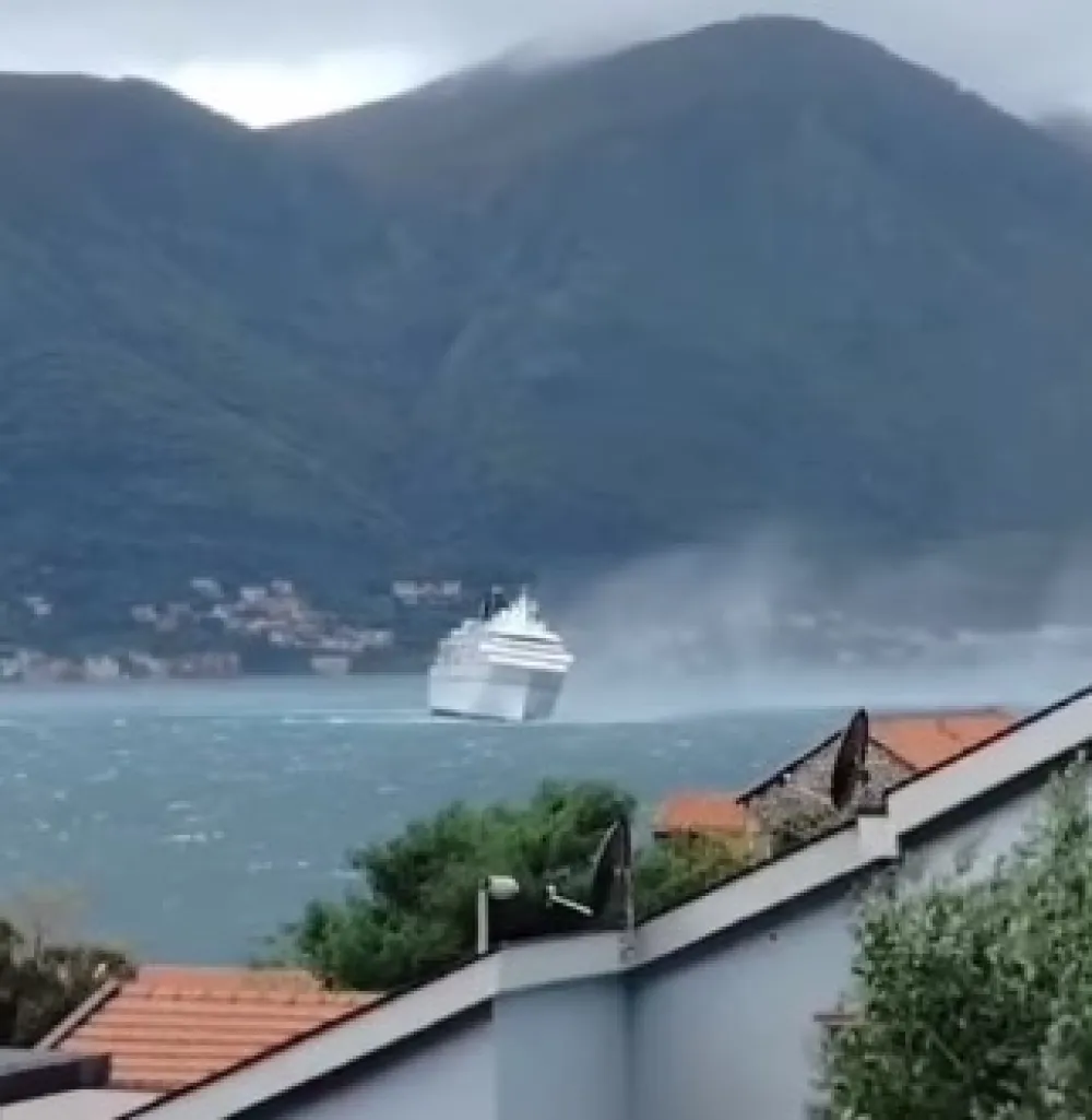 (VIDEO) Kruzer se bori s vjetrom dok uplovljava u Bokokotorski zaliv