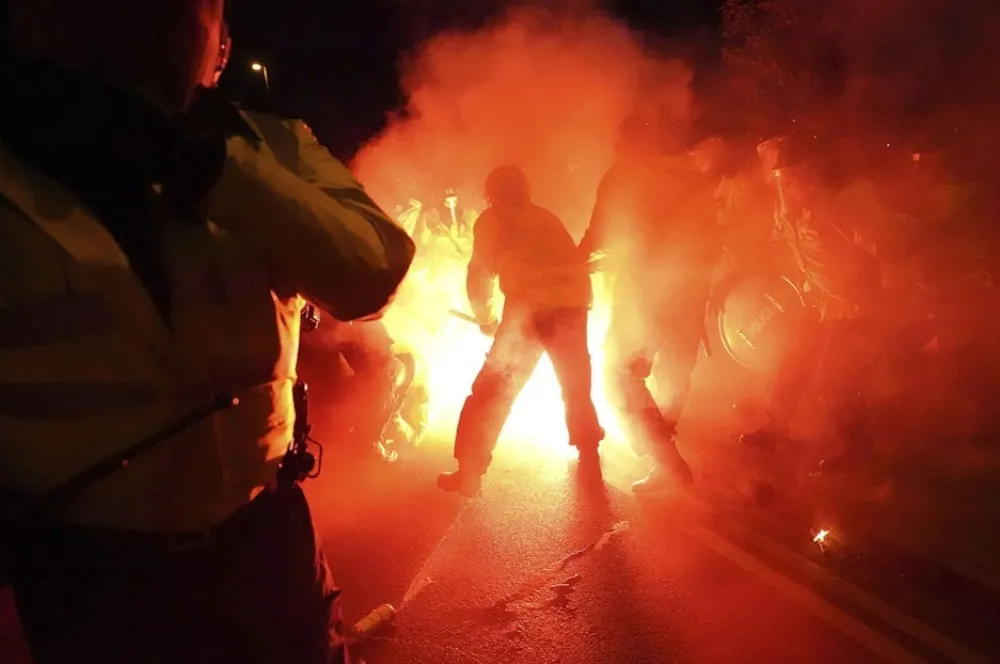 Tri policajca povrijeđena u napadu poljskih navijača