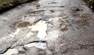Put Srđevac&ndash;Lozna dug dva i po kilometra &bdquo;izre&scaron;etan&rdquo; rupama