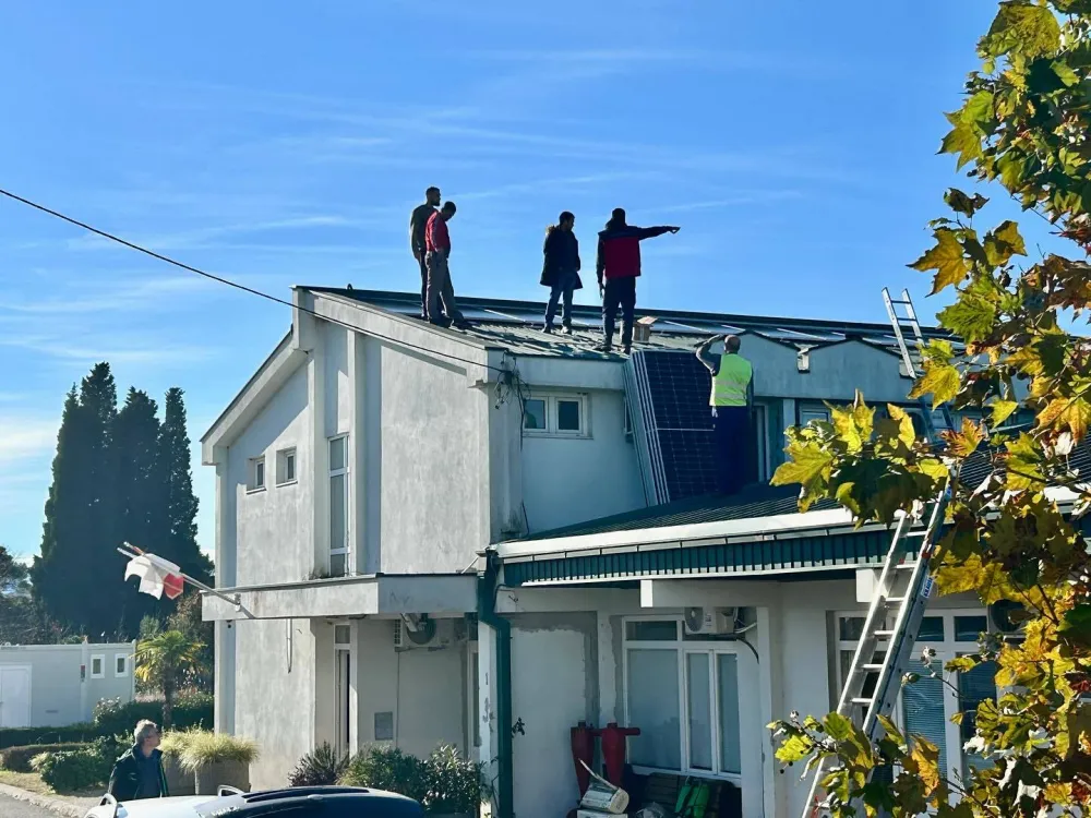 Počela ugradnja solarnih panela: Zelenilo prelazi na zelenu energiјu