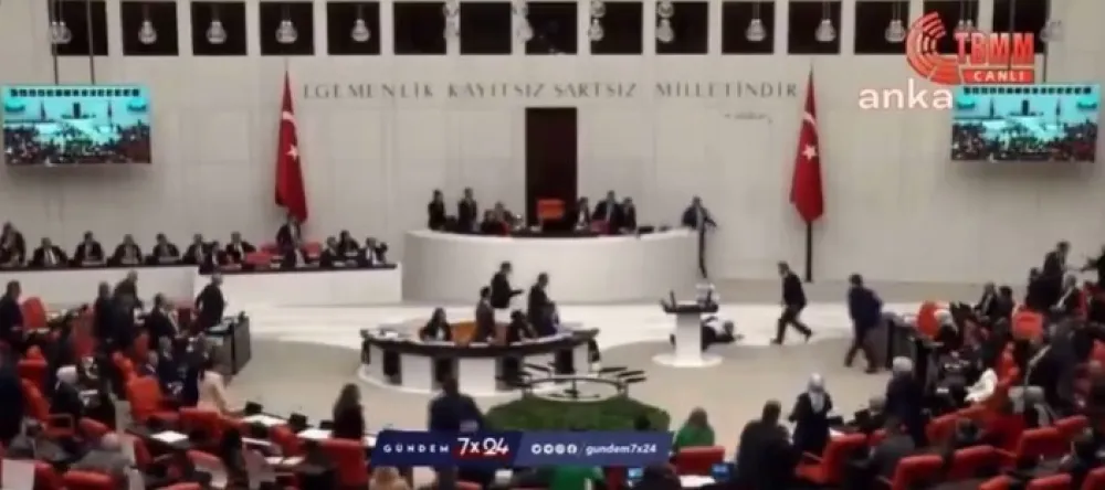 Turski poslanik nakon kletve doživio srčani udar