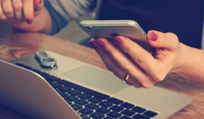 FOTO: Unsplash - Firmbee.com,<br>Žena, posao, ilustracija