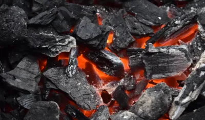 FOTO: Unsplash - Nikolay Kovalenko, ugalj