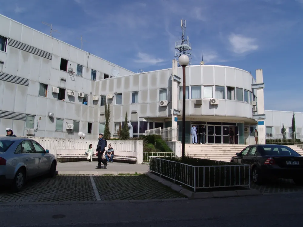 Podgoričanin ostao bez novca i "audiјa A8", sumnja u umije&scaron;anost nekog iz policije