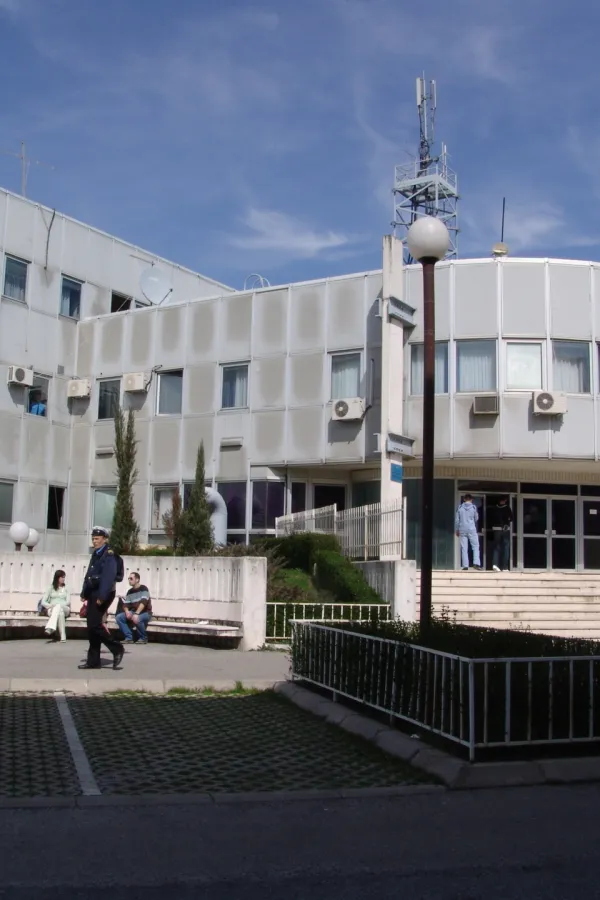 Podgoričanin ostao bez novca i "audiјa A8", sumnja u umije&scaron;anost nekog iz policije