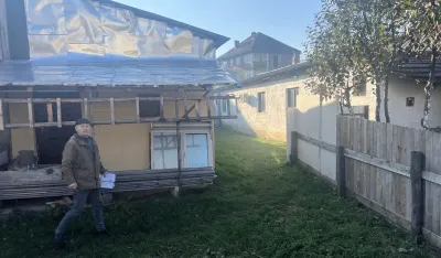 Ikoniјa Vuјisić ostala bez prilaza stanu u op&scaron;tinskim barakama