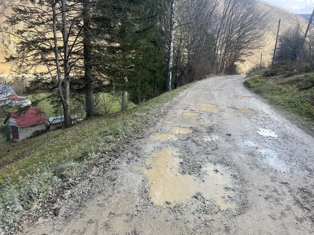 Mje&scaron;tani Ribarevina traže hitnu sanaciјu puta ili će blokirati kružni tok
