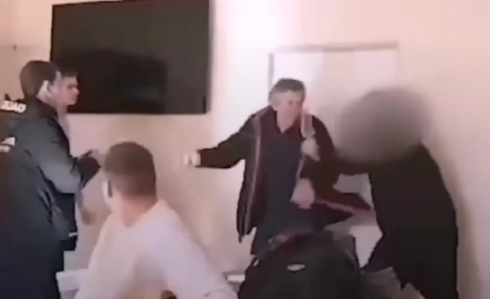 nastavnik učenik tuča