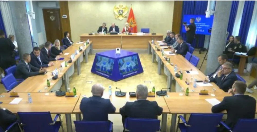Са једне од ранијих сједница Одбора