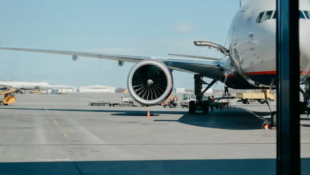 Zadržan avion sa 300 putnika: Pokrenuta istraga