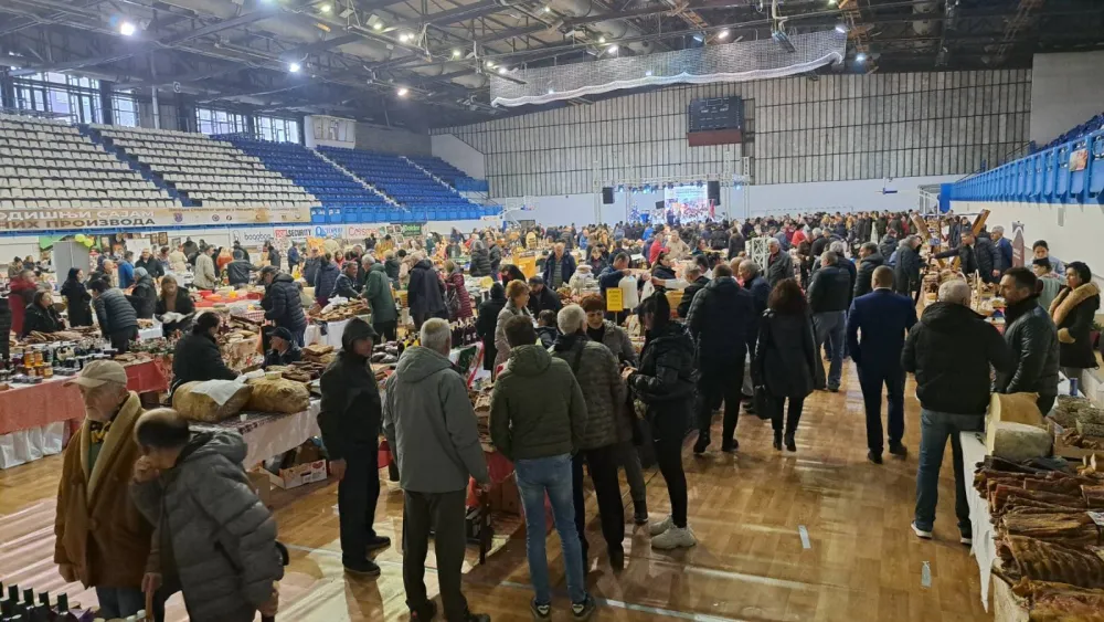 Sajam lokalnih proizvoda u Nik&scaron;iću okupio preko 200 izlagača