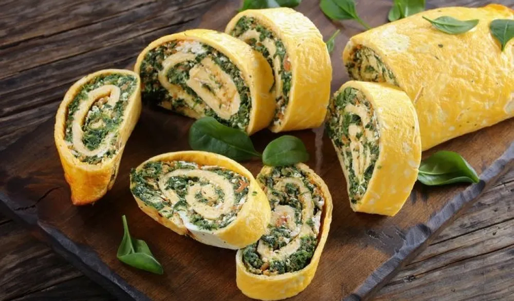 egg roulade with spinach, carrots and cheese