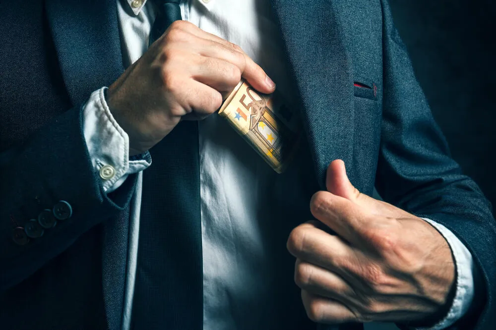 Неки функционери живе боље него што званично зарађују: Илутрација
