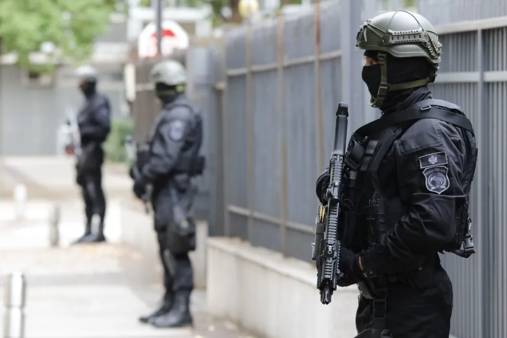 SDT: Uhap&scaron;en policajac i tri osobe, osumnjičeni za &scaron;verc kokain brodovima od Južne Amerike do Evrope