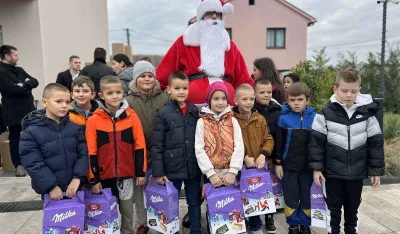 FOTO: Mićko Vujisić<br> Umjesto službenih putovanja paketići za djecu iz Zete
