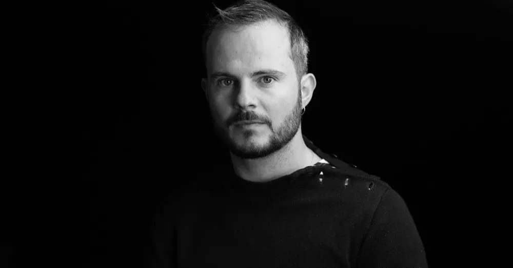 Joan Buržoa "izvođač umetničkih radova" <br><br>