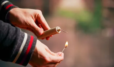 Петарде су опасне играчке