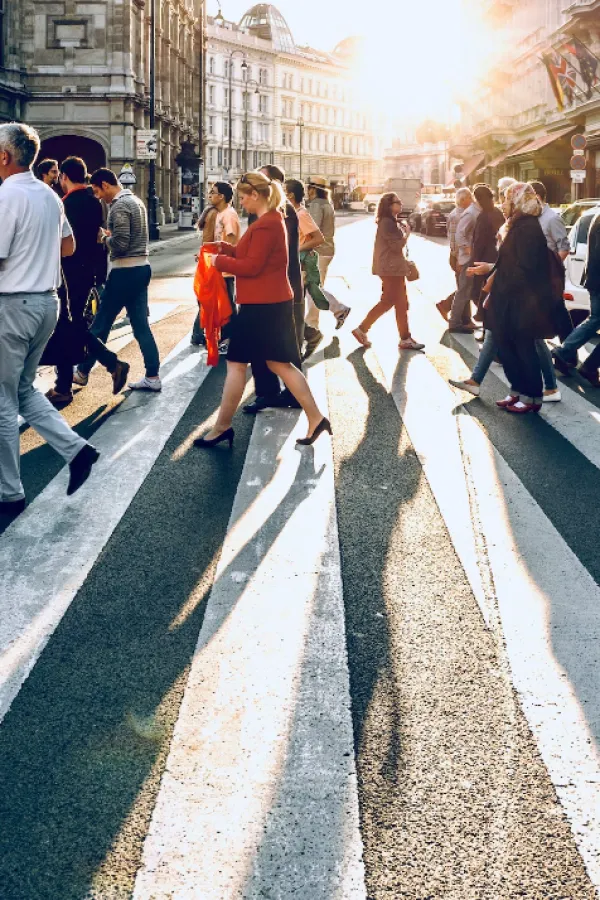 FOTO: Unsplash - Jacek Dylag<br>Available for hire- ljudi, ilustracija