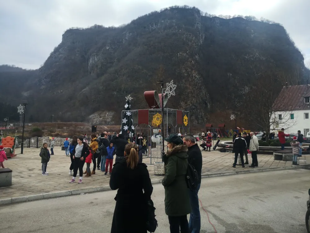Novogodi&scaron;nji bazar u &Scaron;avniku 