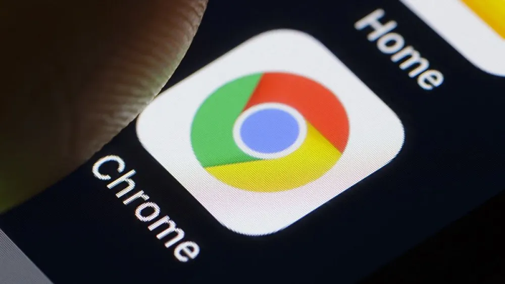 Berlin, Germany - February 26: In this photo illustration the app of Google Chrome is displayed on a smartphone on February 26, 2018 in Berlin, Germany. (Photo Illustration by Thomas Trutschel/Photothek via Getty Images)
